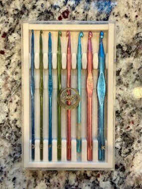 Set of 8 metal Boye crochet hooks D thru K